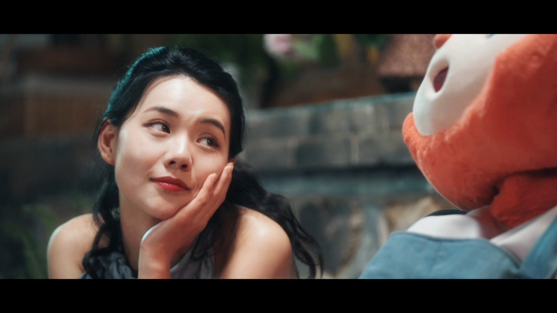女生与阿狸互动